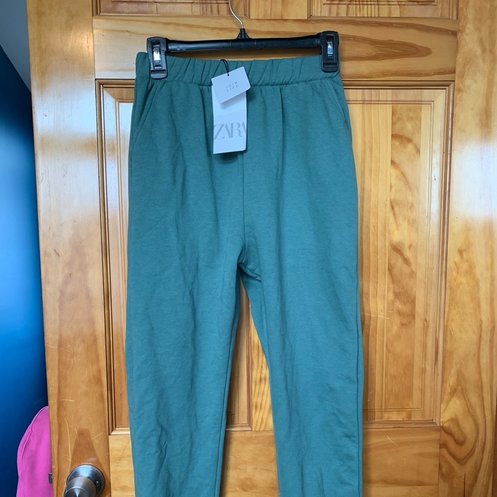 Zara sweatpants/ joggers green brand new Size Small